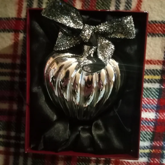 Vintage Heart-Shaped Xmas Ornament - Picture 2 of 4